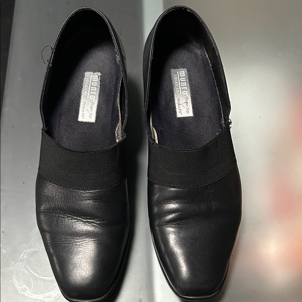 Munro Black Leather women’s loafers